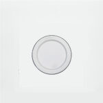 PLATO PLAYO ALA ANCHA ENLOZADO 23 CM BLANCO C/NEGRO